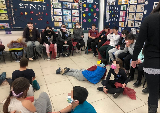 אביב ליבוביץ' מעביר הרצאה